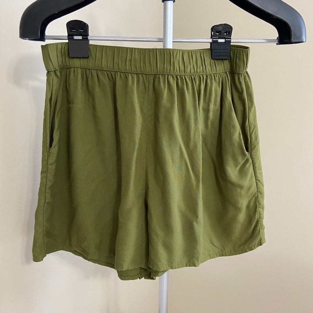 BP. Easy High Waist Shorts Size Medium
